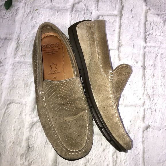 Ecco 43 9/9.5 Men's Classic Moc Perf Beige Suede